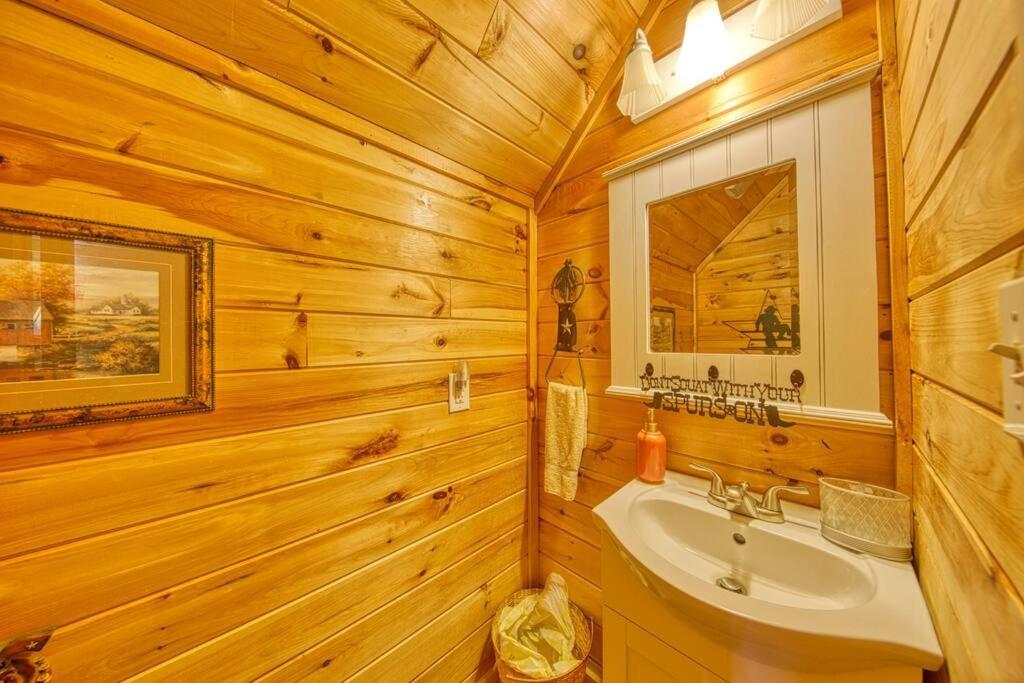 Serenity, A Rustic Log Cabin Retreat Sevierville Esterno foto
