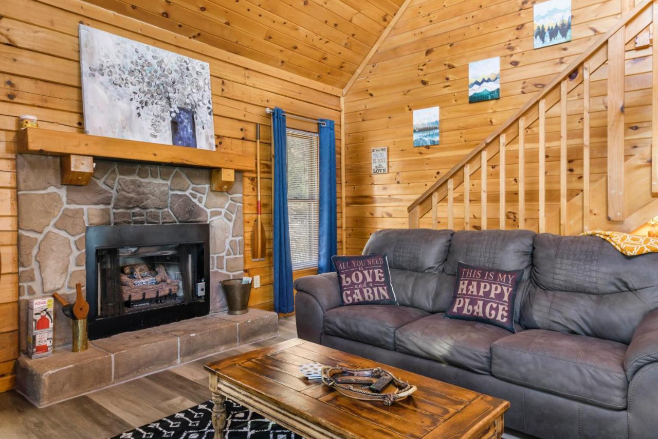 Serenity, A Rustic Log Cabin Retreat Sevierville Esterno foto