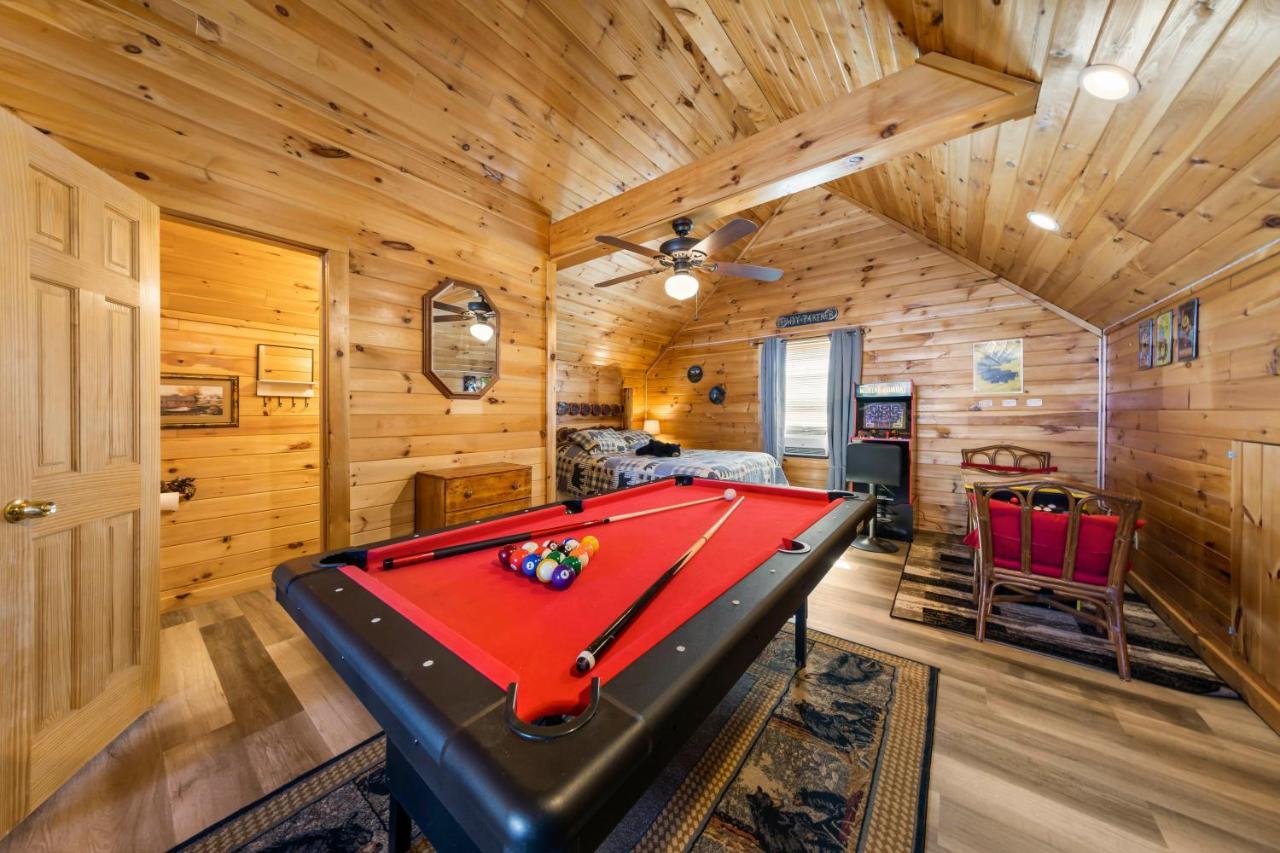 Serenity, A Rustic Log Cabin Retreat Sevierville Esterno foto