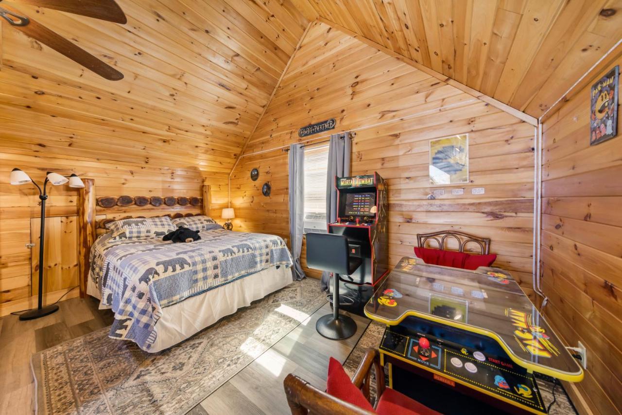 Serenity, A Rustic Log Cabin Retreat Sevierville Esterno foto